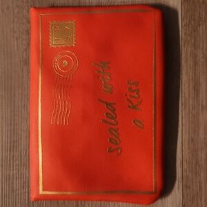 Ipsy Sealed with a Kiss makeup bag